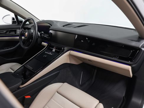 Certified 2025 Porsche Panamera 4 AWD/4WD image 25