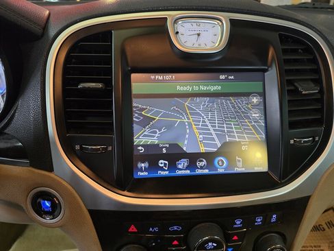 Used 2013 Chrysler 300 AWD w/ Driver Convenience Group image 22