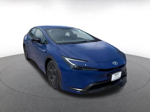 Used 2025 Toyota Prius LE image 3