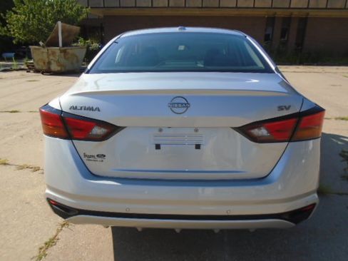 Used 2024 Nissan Altima 2.5 SV FWD image 5