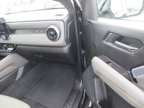 Used 2025 Chevrolet Colorado ZR2 w/ Technology Package image 22