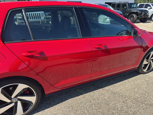 Used 2019 Volkswagen GTI SE FWD image 10