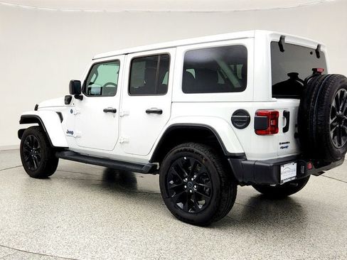 Used 2025 Jeep Wrangler Sahara image 7
