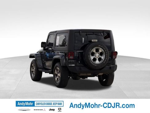 Used 2018 Jeep Wrangler Sahara w/ Connectivity Group AWD/4WD image 5