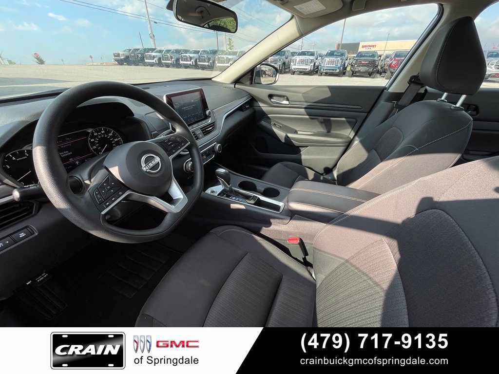Used 2025 Nissan Altima 2.5 SV FWD image 9