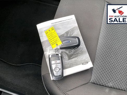 Used 2022 Ford Explorer XLT image 11