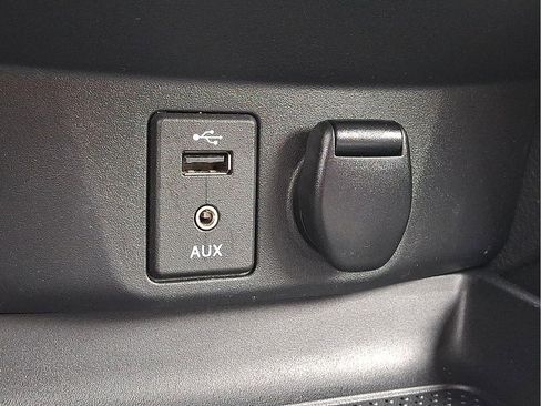 Used 2015 Nissan Rogue S AWD/4WD image 22