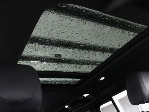 Used 2022 Land Rover Defender 110 X-Dynamic SE image 23