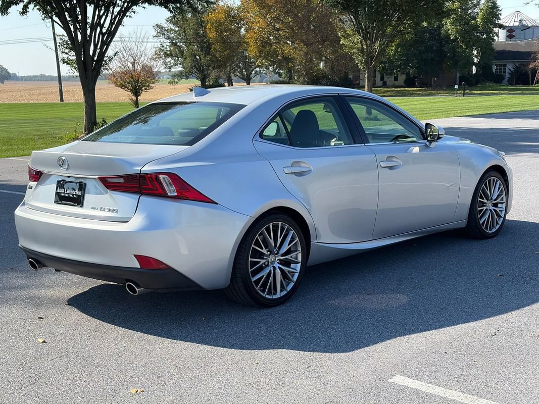 Used 2016 Lexus IS 300 AWD w/ Navigation System Package image 7