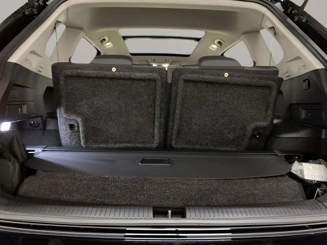 Used 2023 Volkswagen Tiguan SE w/ Panoramic Sunroof Package FWD image 88