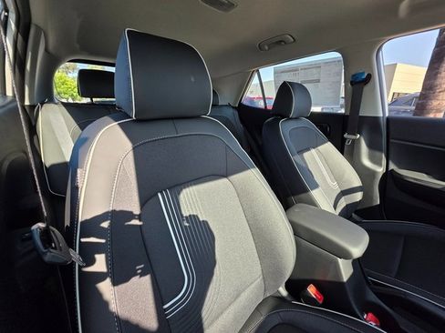 New 2025 Hyundai Venue Limited image 11