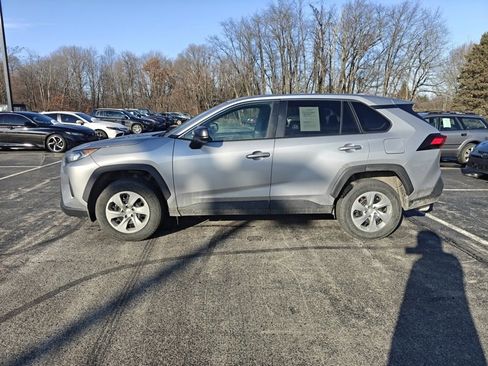 Used 2022 Toyota RAV4 LE image 7