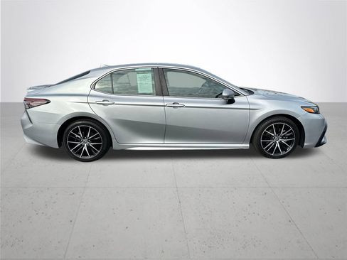 Used 2023 Toyota Camry SE FWD image 6