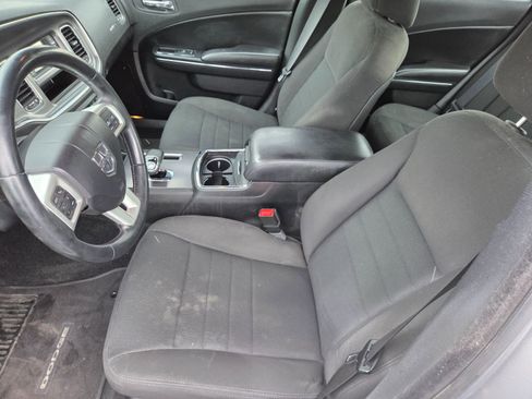 Used 2014 Dodge Charger SE w/ Connectivity Group image 9