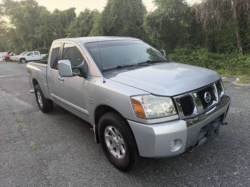 Used 2004 Nissan Titan SE AWD/4WD image 2