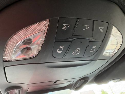 Used 2025 Chrysler Pacifica Limited FWD image 17