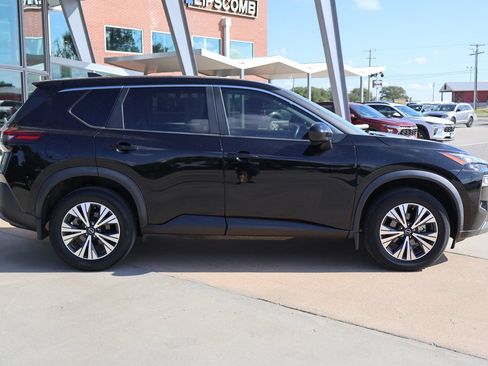 Used 2023 Nissan Rogue SV FWD image 5
