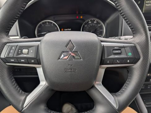 Used 2025 Mitsubishi Outlander SE image 20