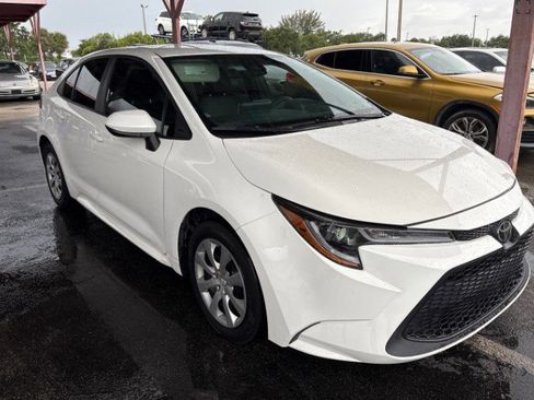 Used 2020 Toyota Corolla LE FWD image 4
