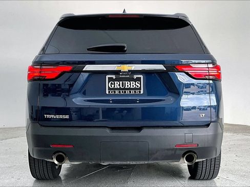 Used 2023 Chevrolet Traverse LT w/ LT Premium Package FWD image 4