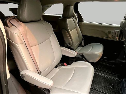 Certified 2023 Toyota Sienna XLE AWD/4WD image 19
