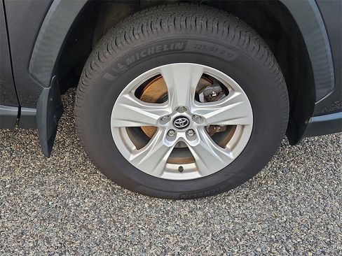 Used 2020 Toyota RAV4 XLE image 34