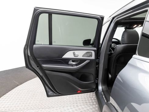 Used 2025 Mercedes-Benz GLS 450 4MATIC image 43