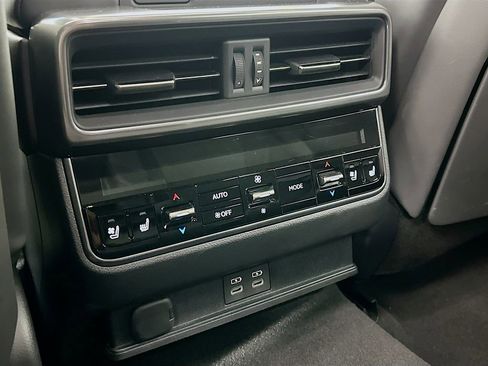 Used 2024 Lexus LX 600 F Sport image 33