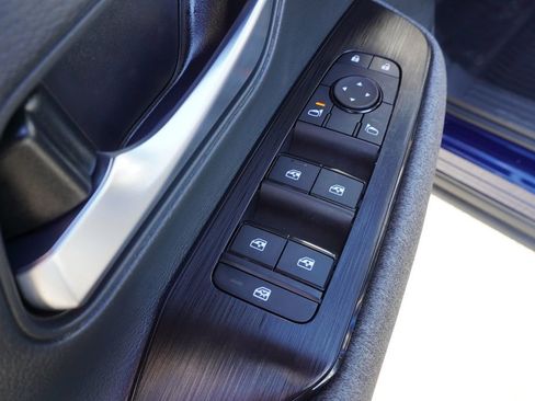 Certified 2025 Nissan Kicks SV image 15