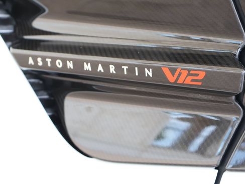 Used 2025 Aston Martin Vanquish RWD image 30