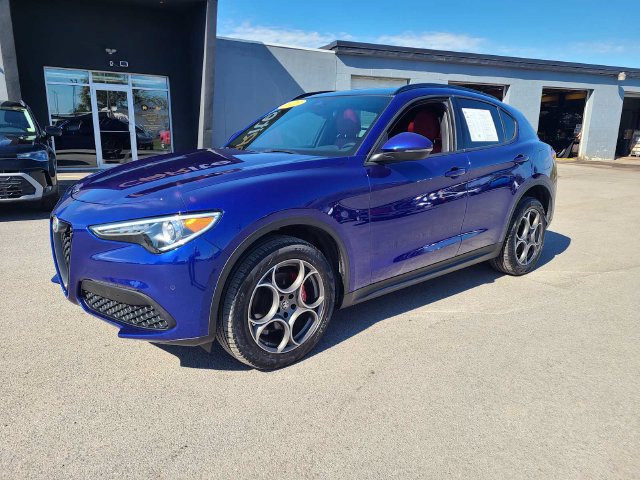 Used 2023 Alfa Romeo Stelvio Sprint AWD/4WD image 2
