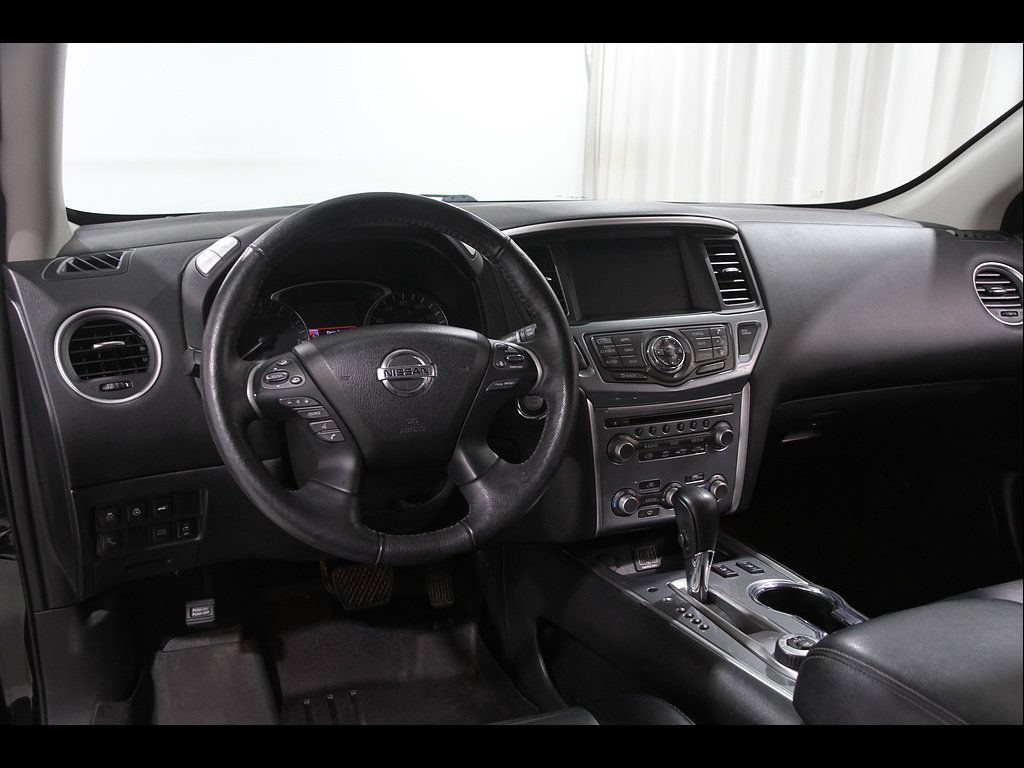 Used 2019 Nissan Pathfinder SL AWD/4WD image 6