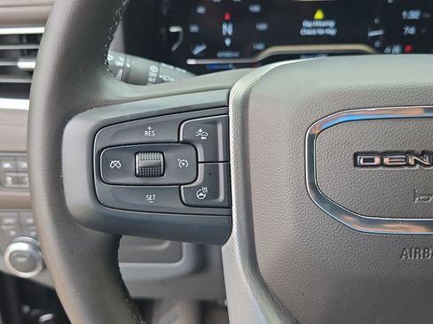 Used 2024 GMC Yukon XL Denali AWD/4WD image 19