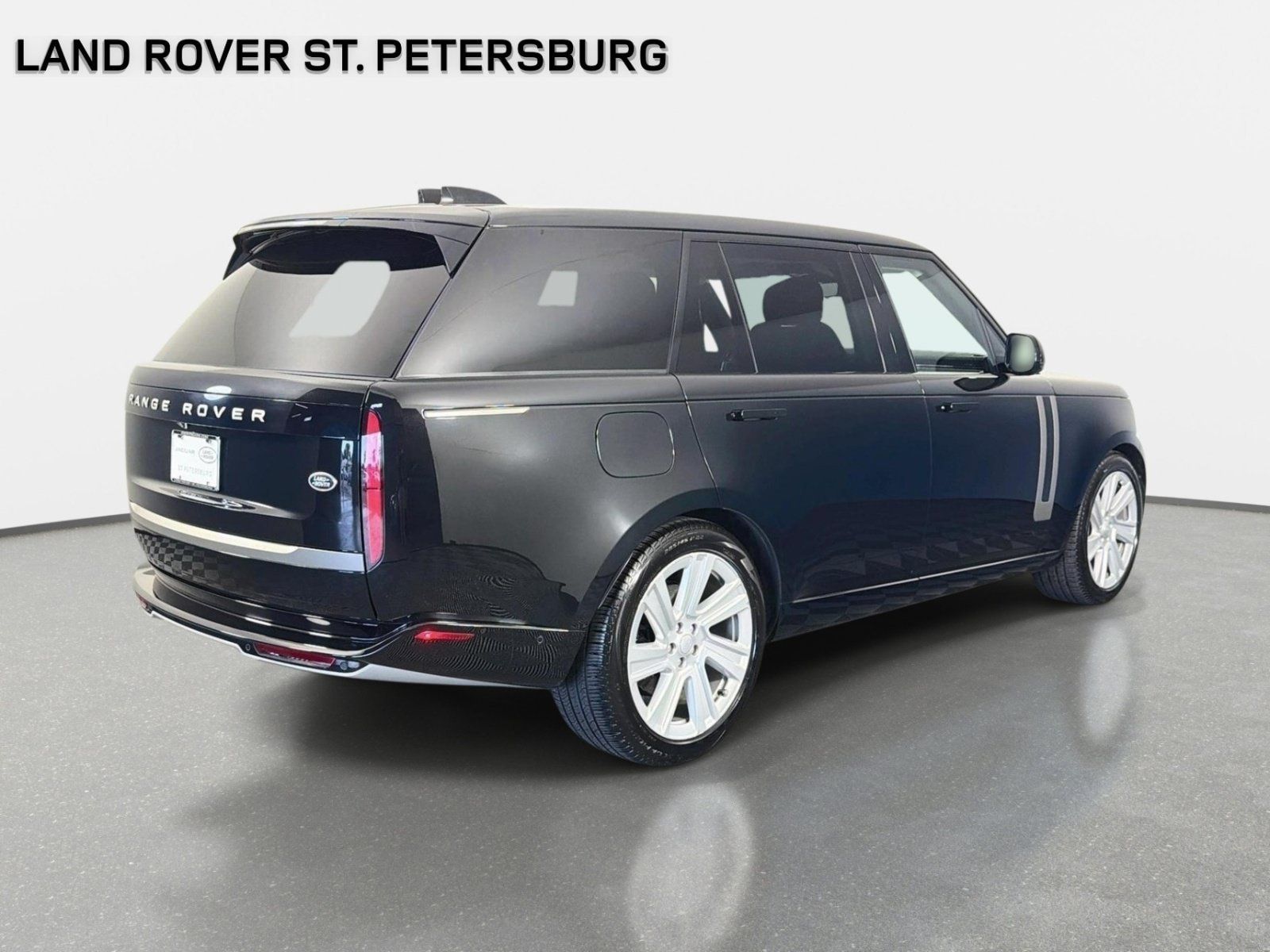 Used 2023 Land Rover Range Rover Long Wheelbase SE AWD/4WD image 5