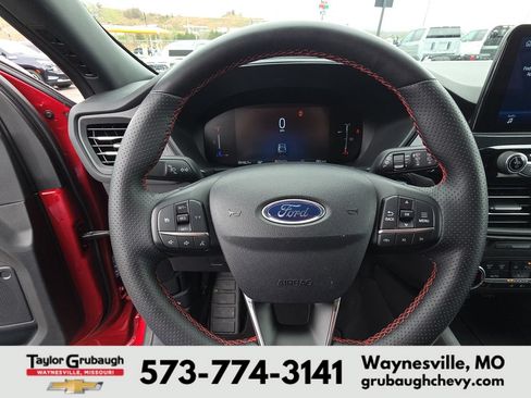 Used 2025 Ford Escape ST-Line Select AWD/4WD image 17