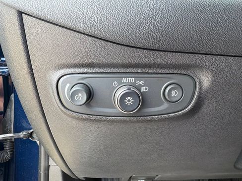 Used 2022 Chevrolet Equinox Premier AWD/4WD image 17