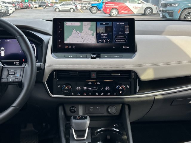 Used 2025 Nissan Rogue SL w/ Tech Package AWD/4WD image 24