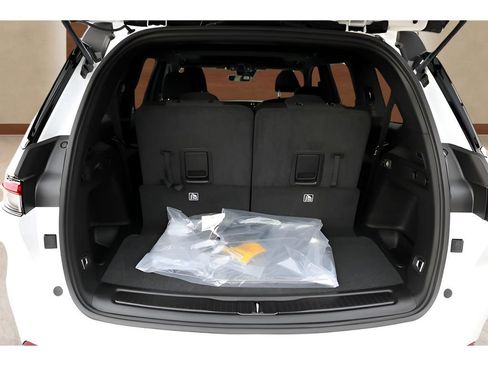 New 2025 Jeep Grand Cherokee L Laredo image 18