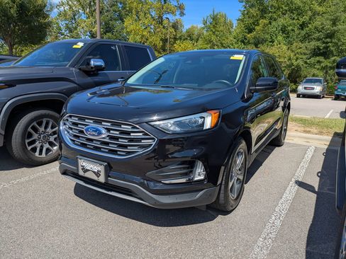Used 2022 Ford Edge SEL w/ Convenience Package AWD/4WD image 3