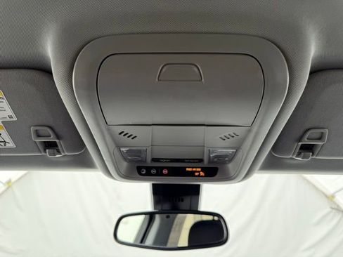 Used 2024 GMC Terrain SLE image 38