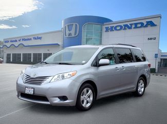 Used 2017 Toyota Sienna LE FWD video 1