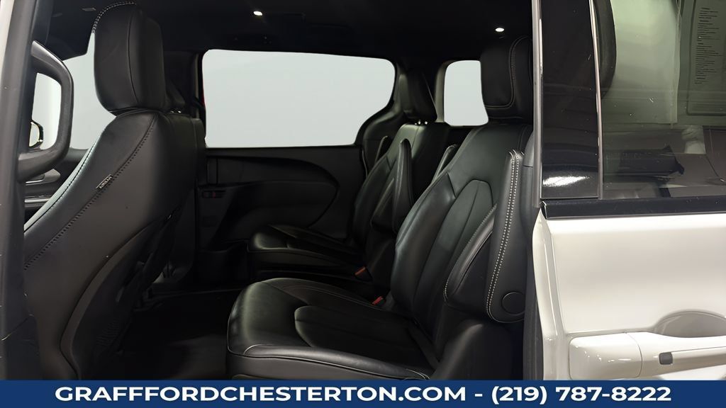 Used 2024 Chrysler Pacifica Limited FWD image 25