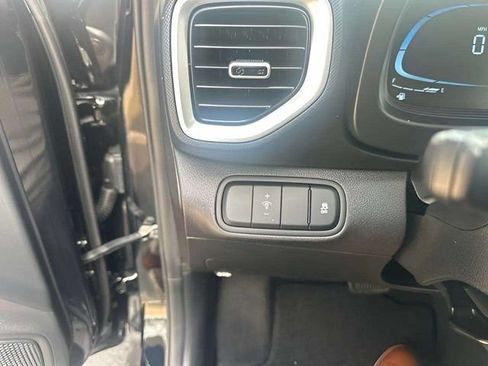 Used 2023 Hyundai Venue SEL w/ Cargo Package FWD image 9