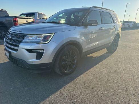 Used 2019 Ford Explorer XLT w/ Equipment Group 202A image 3