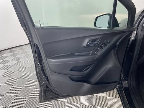 Used 2019 Chevrolet Trax LT w/ LT Convenience Package AWD/4WD image 11
