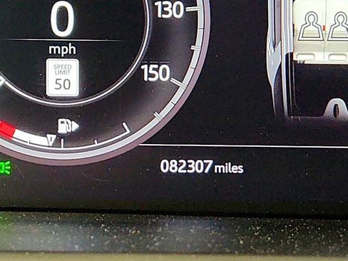 Used 2018 Land Rover Discovery HSE AWD/4WD image 16
