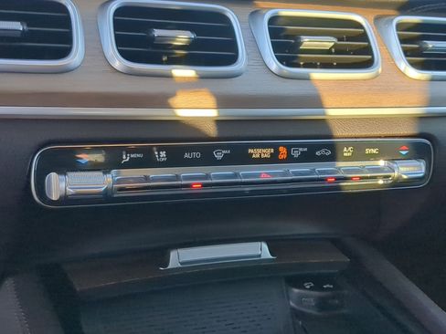 Used 2023 Mercedes-Benz GLS 450 4MATIC w/ AMG Line Exterior image 18