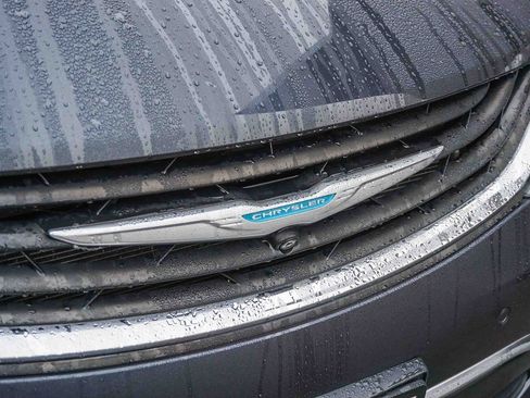 Used 2019 Chrysler Pacifica Limited w/ Advanced Safetytec Group image 12