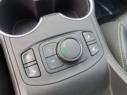 Used 2024 GMC Terrain SLT image 27