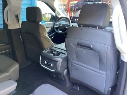 New 2025 Ford Expedition Active image 42